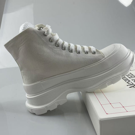 Alexander McQueen – Sneakers High Top Plataforma Blancas (Estilo Oversized)