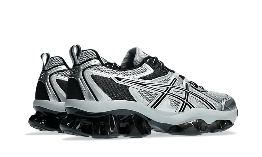 zapatillas ASICS Gel-Quantum Kinetic en color gris medio y plata pura.