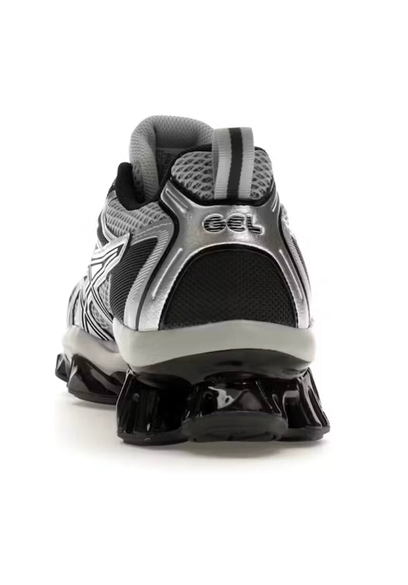 zapatillas ASICS Gel-Quantum Kinetic en color gris medio y plata pura.