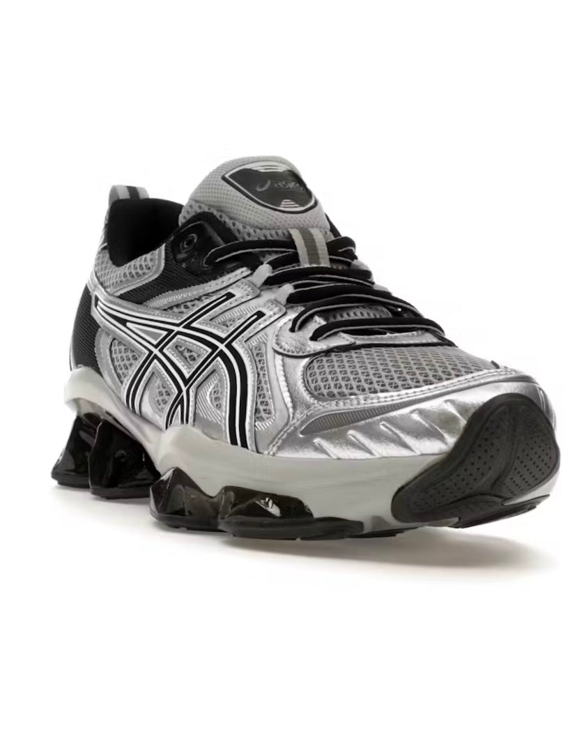 zapatillas ASICS Gel-Quantum Kinetic en color gris medio y plata pura.