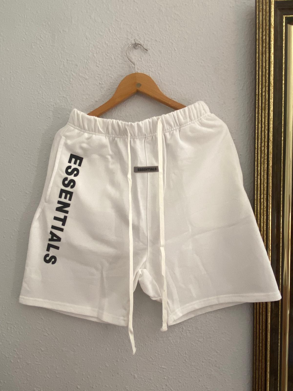 Short Essentials Fear Of God de letras Blanca
