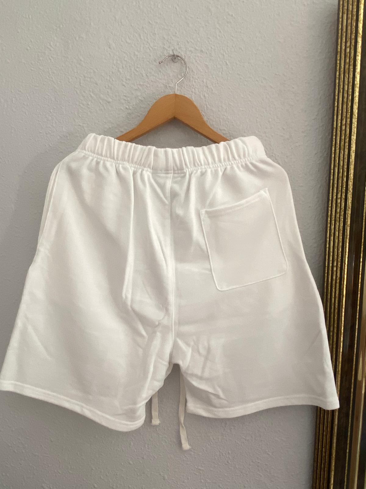 Short Essentials Fear Of God de letras Blanca