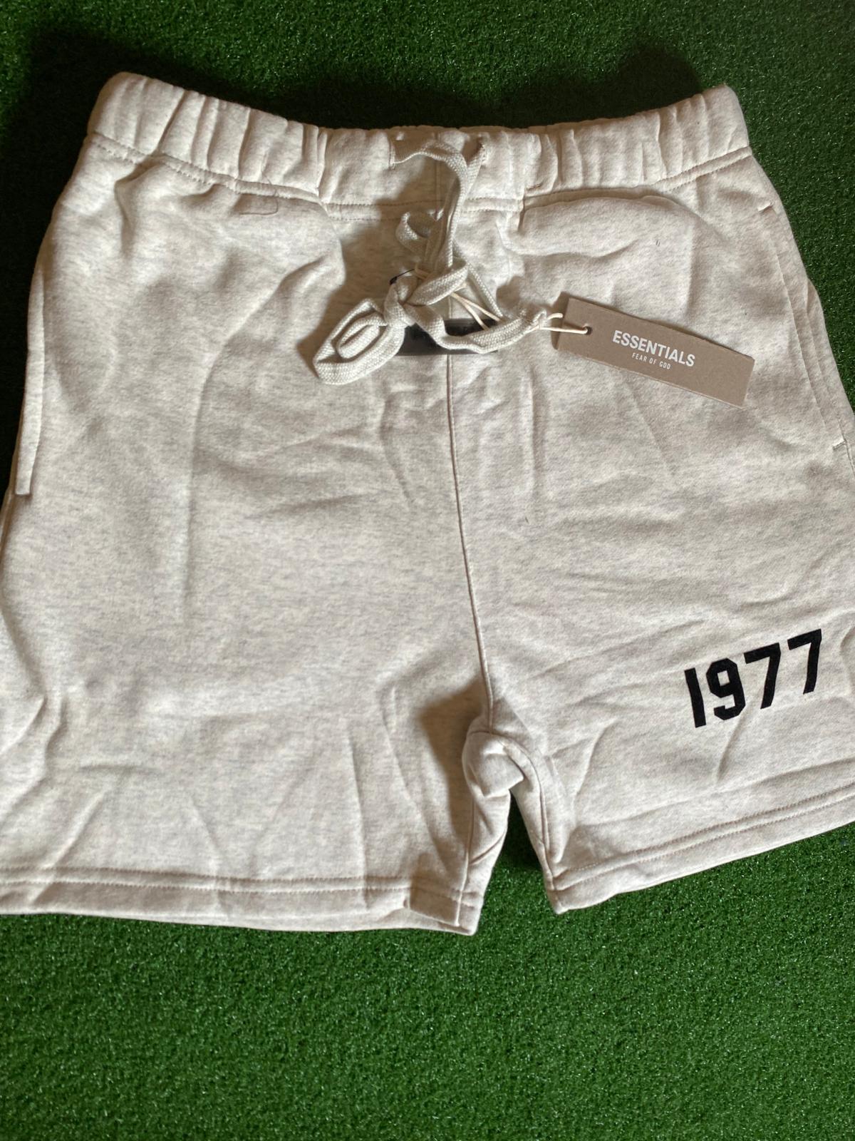 Short Essentials Fear Of God 1977 gris