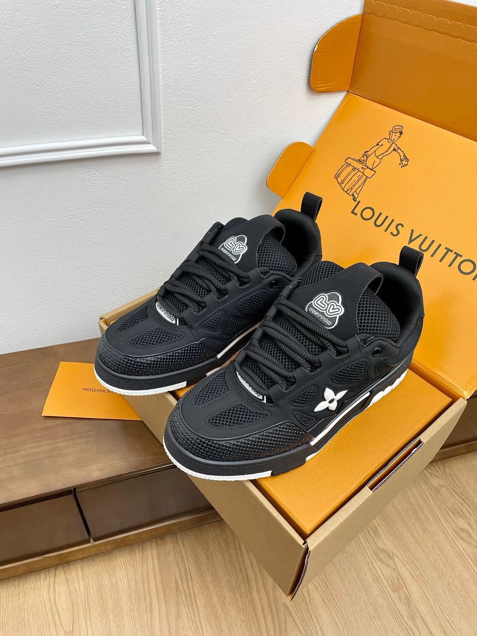 LV Trainer Black/White