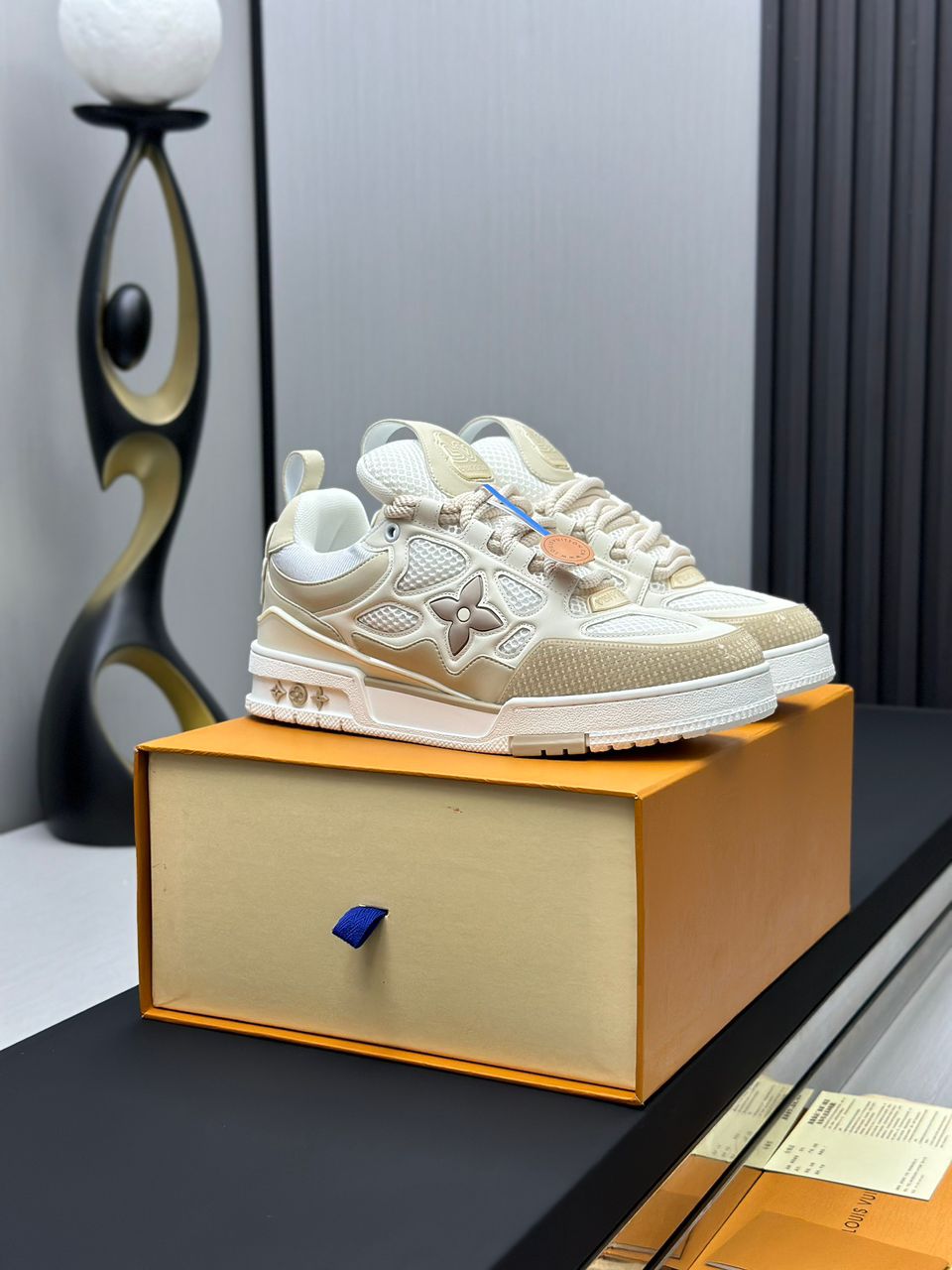 LV skate beige/blanco