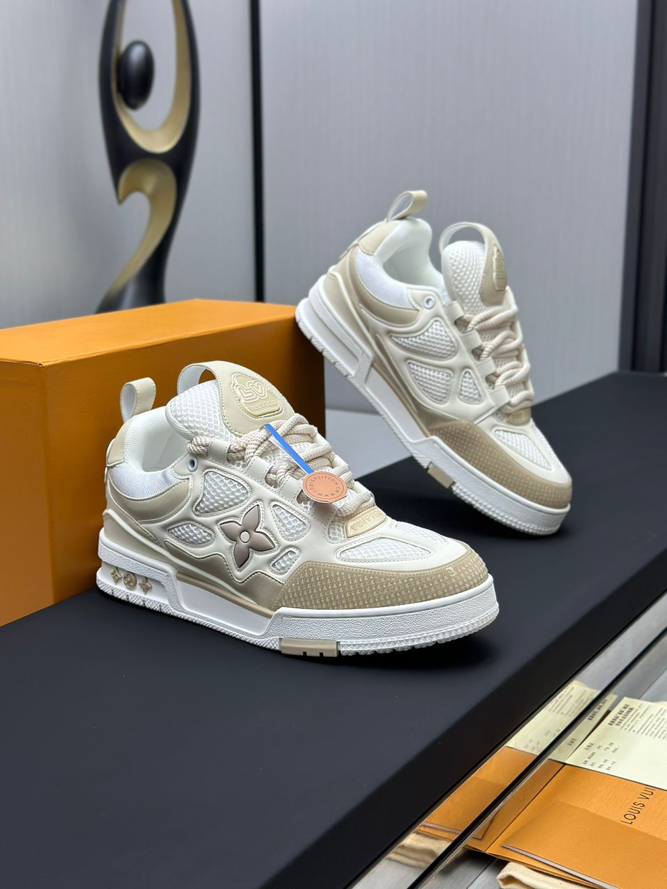 LV skate beige/blanco