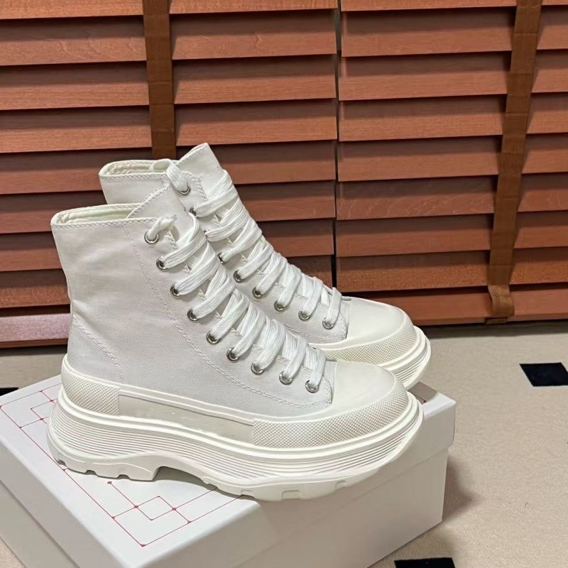 Alexander McQueen – Sneakers High Top Plataforma Blancas (Estilo Oversized)