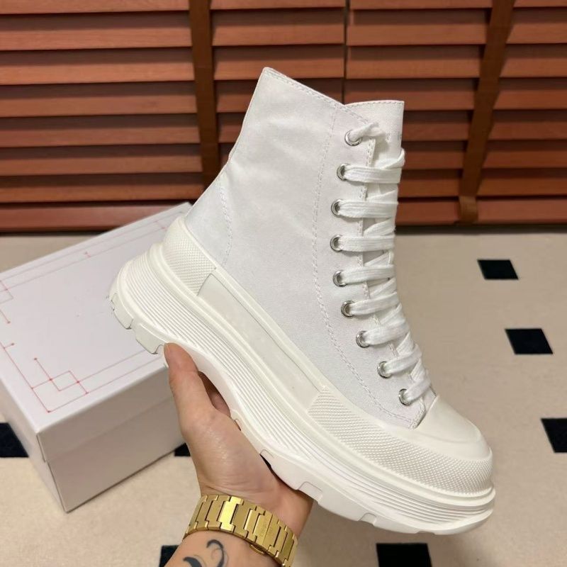 Alexander McQueen – Sneakers High Top Plataforma Blancas (Estilo Oversized)