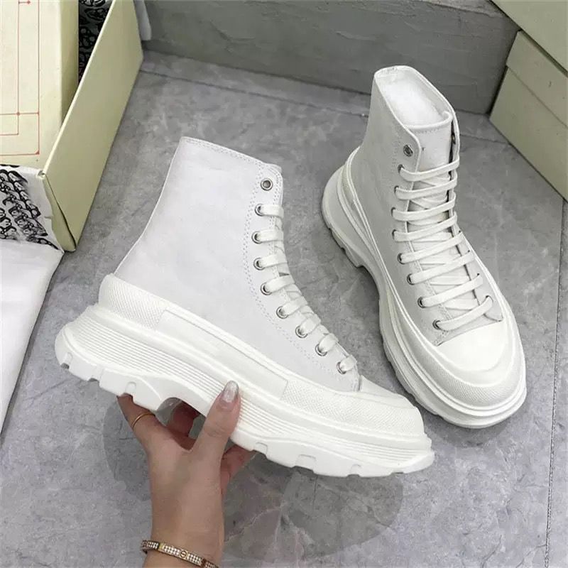 Alexander McQueen – Sneakers High Top Plataforma Blancas (Estilo Oversized)